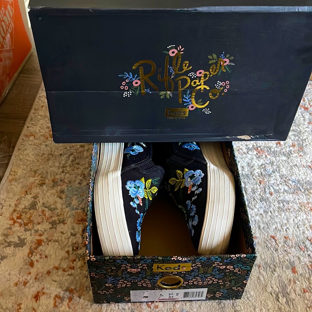 Womens Black floral Keds